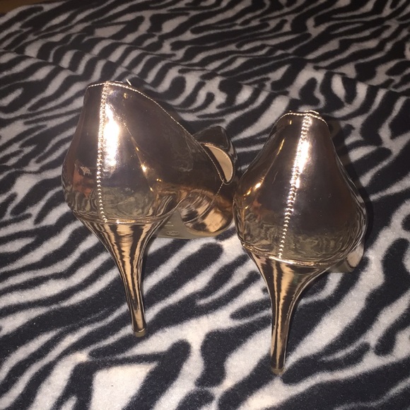 Rose Gold Pumps slightly worn. - Picture 5 of 7